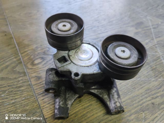 bontott FORD TRANSIT Szíjfeszítő Görgő