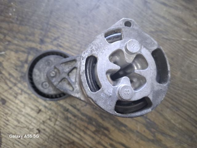 bontott FORD TRANSIT Szíjfeszítő Görgő