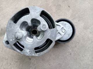 bontott FORD TRANSIT Szíjfeszítő Görgő