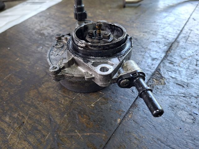 bontott FORD TRANSIT Vákumpumpa