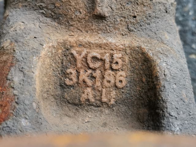 bontott FORD TRANSIT Bal első Csonkállvány Kerékaggyal