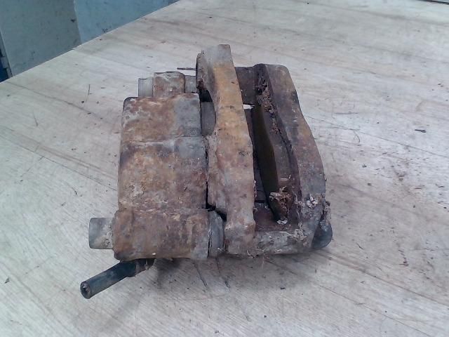 bontott FORD TRANSIT Jobb első Féknyereg Munkahengerrel