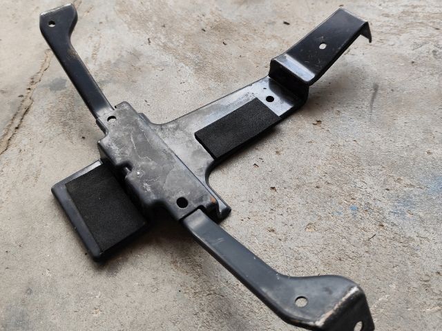 bontott FORD TRANSIT Akkumulátor Tartó