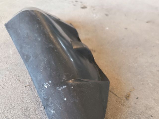 bontott FORD TRANSIT Bal első Dobbetét (Kerékjárati, Műanyag)