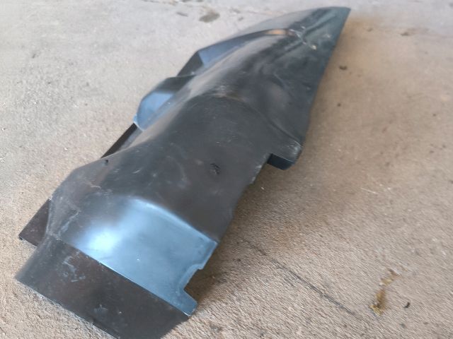 bontott FORD TRANSIT Bal első Dobbetét (Kerékjárati, Műanyag)