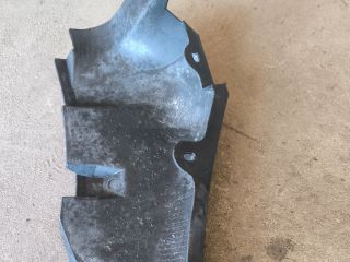 bontott FORD TRANSIT Bal első Dobbetét (Kerékjárati, Műanyag)