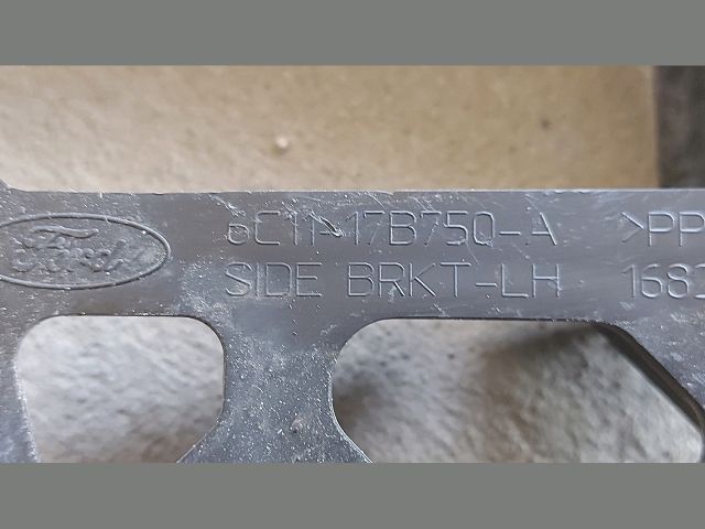 bontott FORD TRANSIT Bal első Lökhárító Tartó (Műanyag)