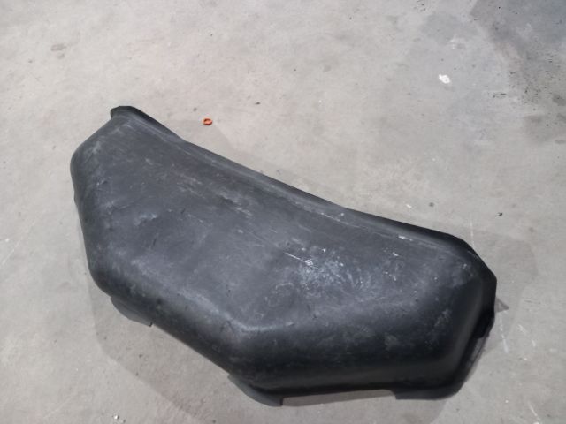 bontott FORD TRANSIT Bal hátsó Dobbetét (Kerékjárati, Műanyag)