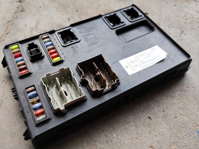 bontott FORD TRANSIT Biztosítéktábla Utastér