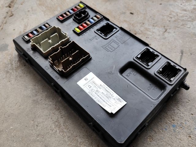 bontott FORD TRANSIT Biztosítéktábla Utastér