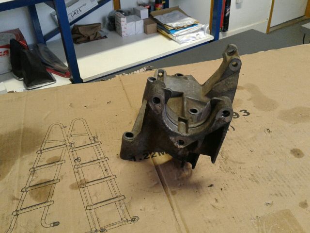 bontott FORD TRANSIT CONNECT Generátor Tartó Bak