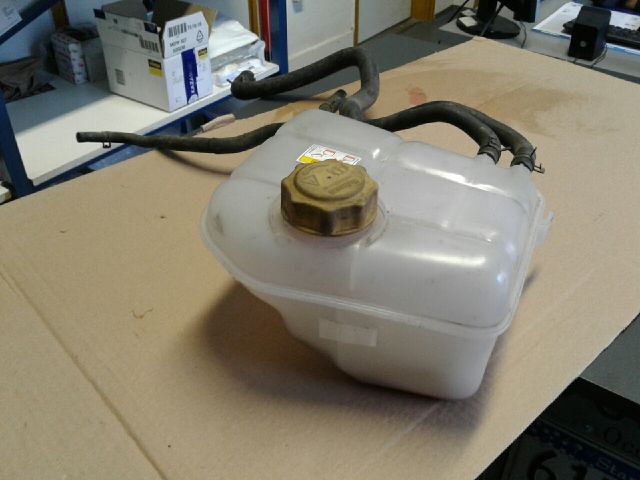 bontott FORD TRANSIT CONNECT Kiegyenlítő Tartály