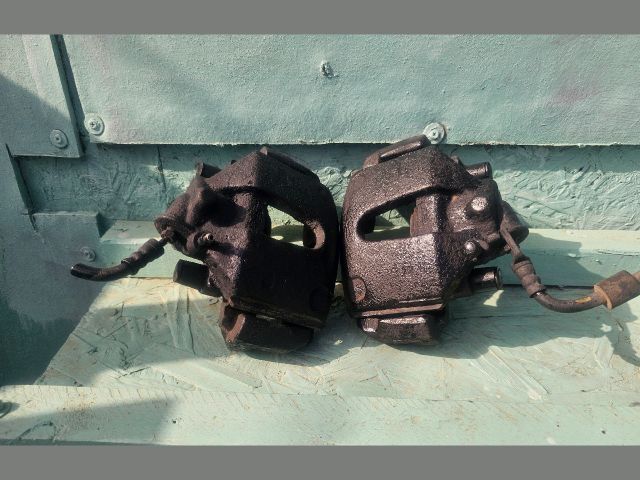 bontott FORD TRANSIT CONNECT Jobb első Féknyereg Munkahengerrel