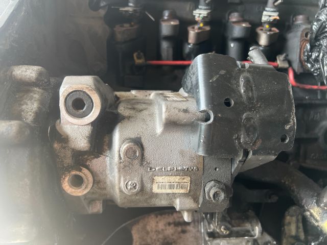 bontott FORD TRANSIT CONNECT Motor (Fűzött blokk hengerfejjel)