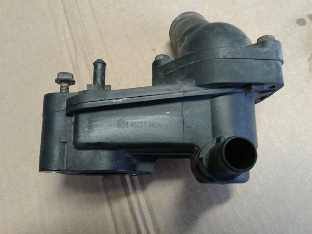 bontott FORD TRANSIT CONNECT Termosztátház