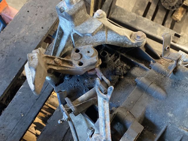 bontott FORD TRANSIT CONNECT Váltó (Mechanikus)