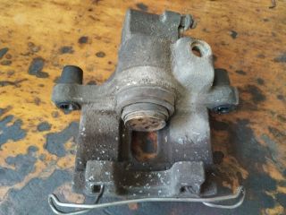 bontott FORD TRANSIT CONNECT Bal hátsó Féknyereg Munkahengerrel