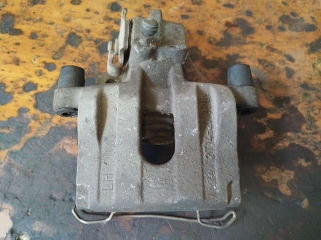 bontott FORD TRANSIT CONNECT Bal hátsó Féknyereg Munkahengerrel