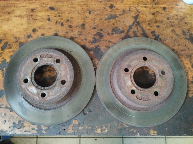 bontott FORD TRANSIT CONNECT Hátsó Pár Féktárcsa