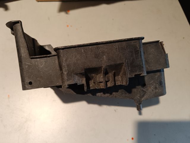 bontott FORD TRANSIT CONNECT Akkumulátor Tartó