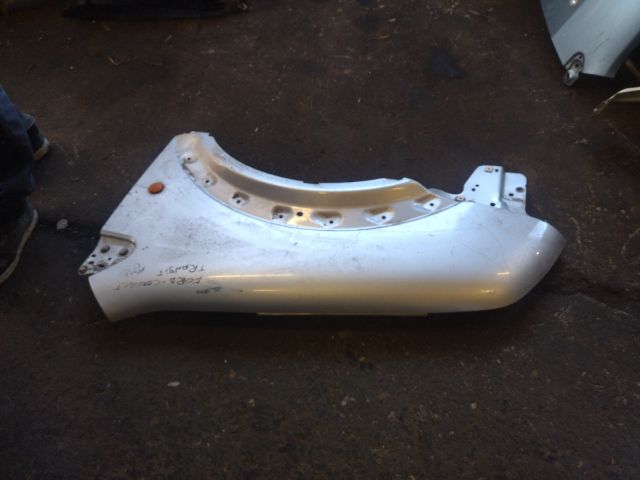 bontott FORD TRANSIT CONNECT Bal első Sárvédő