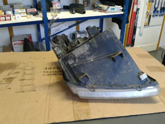 bontott FORD TRANSIT CONNECT Bal Fényszóró