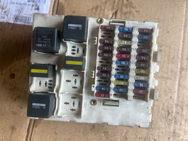 bontott FORD TRANSIT CONNECT Biztosítéktábla Doboz