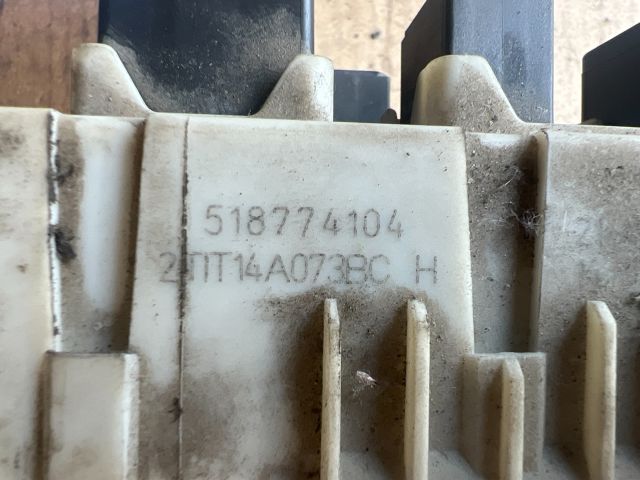 bontott FORD TRANSIT CONNECT Biztosítéktábla Doboz