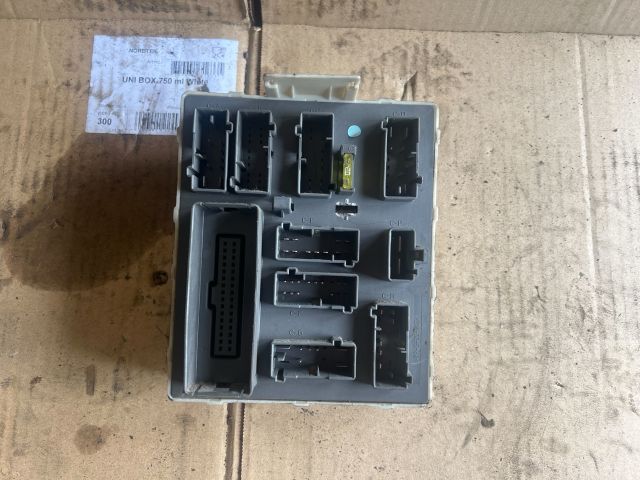 bontott FORD TRANSIT CONNECT Biztosítéktábla Doboz