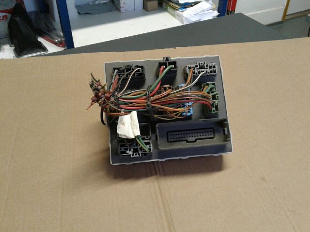 bontott FORD TRANSIT CONNECT Biztosítéktábla Utastér