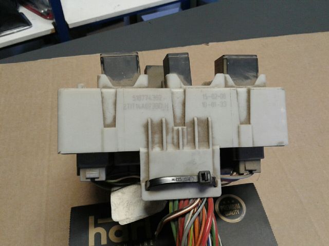 bontott FORD TRANSIT CONNECT Biztosítéktábla Utastér