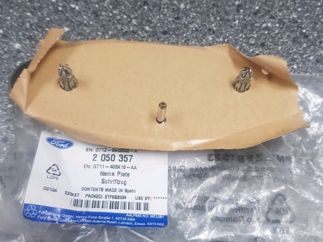 bontott FORD TRANSIT CONNECT Hátsó Embléma