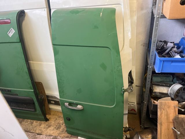 bontott FORD TRANSIT CONNECT Jobb Csomagtérajtó (Részeivel)