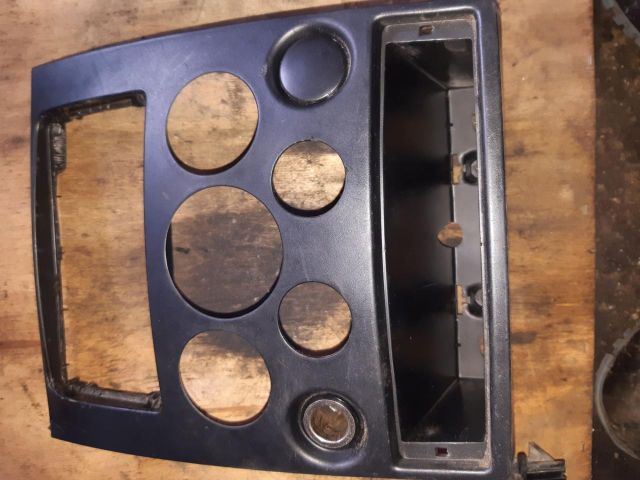 bontott FORD TRANSIT CONNECT Középkonzol Keret