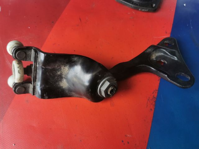 bontott FORD TRANSIT CONNECT Tolóajtó Sín Görgő