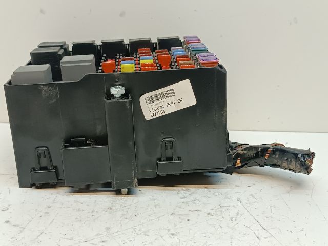 bontott FORD TRANSIT COURIER Biztosítéktábla Motortér