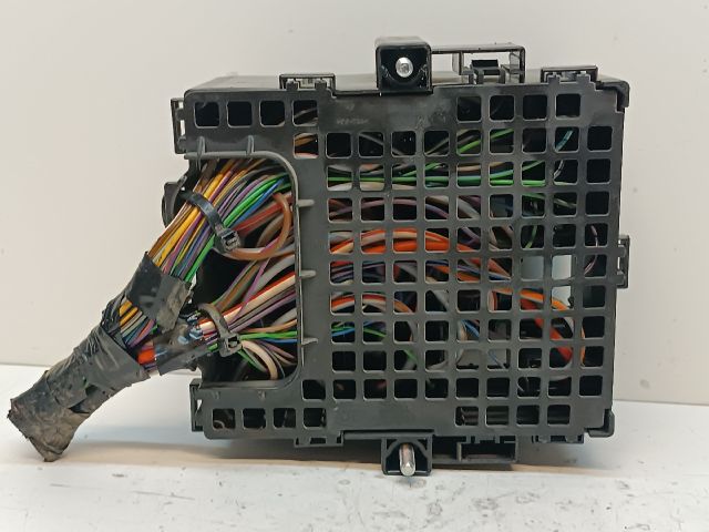 bontott FORD TRANSIT COURIER Biztosítéktábla Motortér