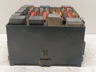 bontott FORD TRANSIT COURIER Biztosítéktábla Motortér