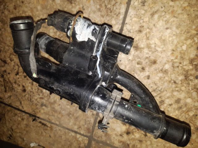 bontott FORD TRANSIT COURIER Termosztátház