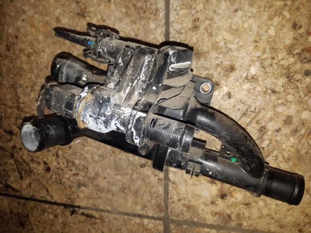 bontott FORD TRANSIT COURIER Termosztátház