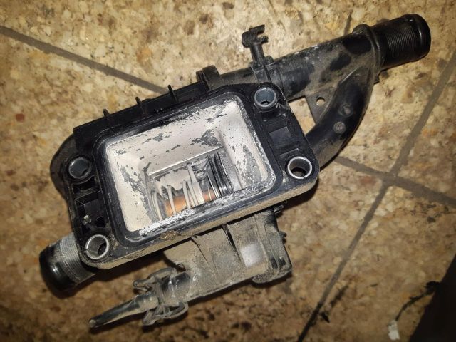 bontott FORD TRANSIT COURIER Termosztátház