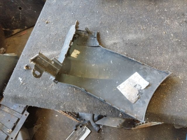 bontott FORD TRANSIT COURIER Bal hátsó Lökhárító Sarok (Műanyag)