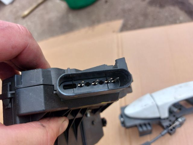 bontott FORD TRANSIT COURIER Csomagtérajtó Zárbetét