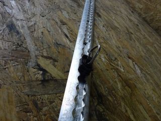 bontott FORD TRANSIT Csomagrögzítő