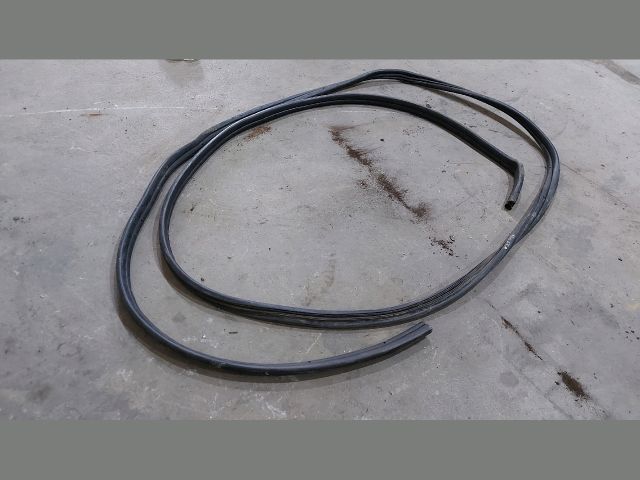 bontott FORD TRANSIT Csomagtérajtó Gumikéder