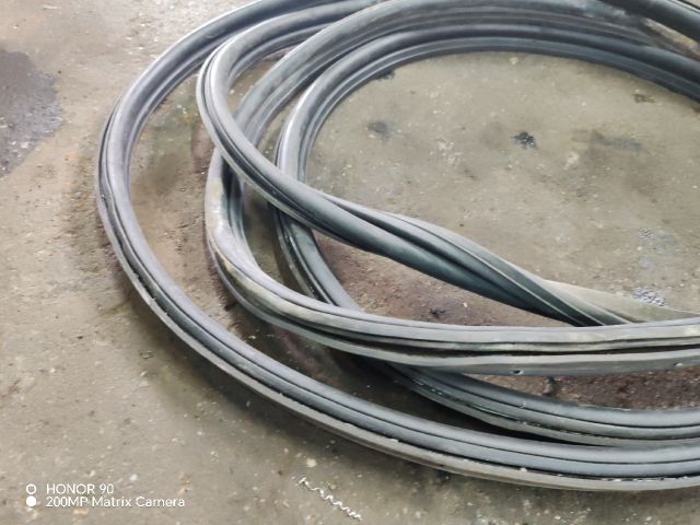 bontott FORD TRANSIT Csomagtérajtó Gumikéder