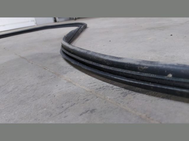 bontott FORD TRANSIT Csomagtérajtó Gumikéder