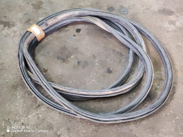 bontott FORD TRANSIT Csomagtérajtó Gumikéder