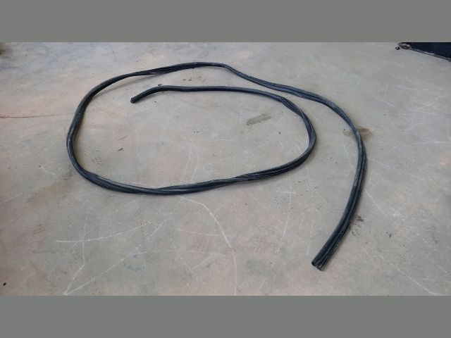 bontott FORD TRANSIT Csomagtérajtó Gumikéder