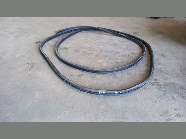 bontott FORD TRANSIT Csomagtérajtó Gumikéder